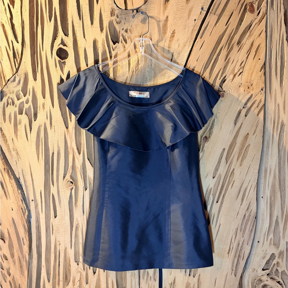 Mac & Jac 100% silk black structured top, ruffle collar, tie back. Size: M